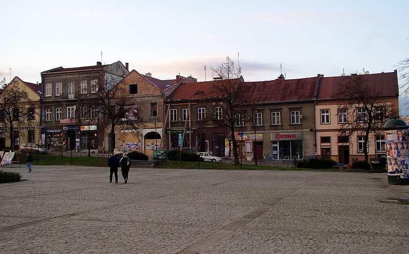 parafialnym w tle. Pośrodku ulica Wolnica. (20.11.2010) Fot.
