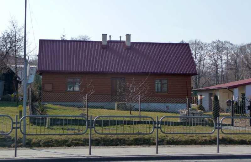 pod nr 149 z prawej strony drogi krajowej nr