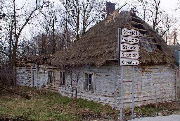 drogi A 4, zburzonej w 2010 roku (kiedyś miała nr 53). (15.03.2009) Fot.