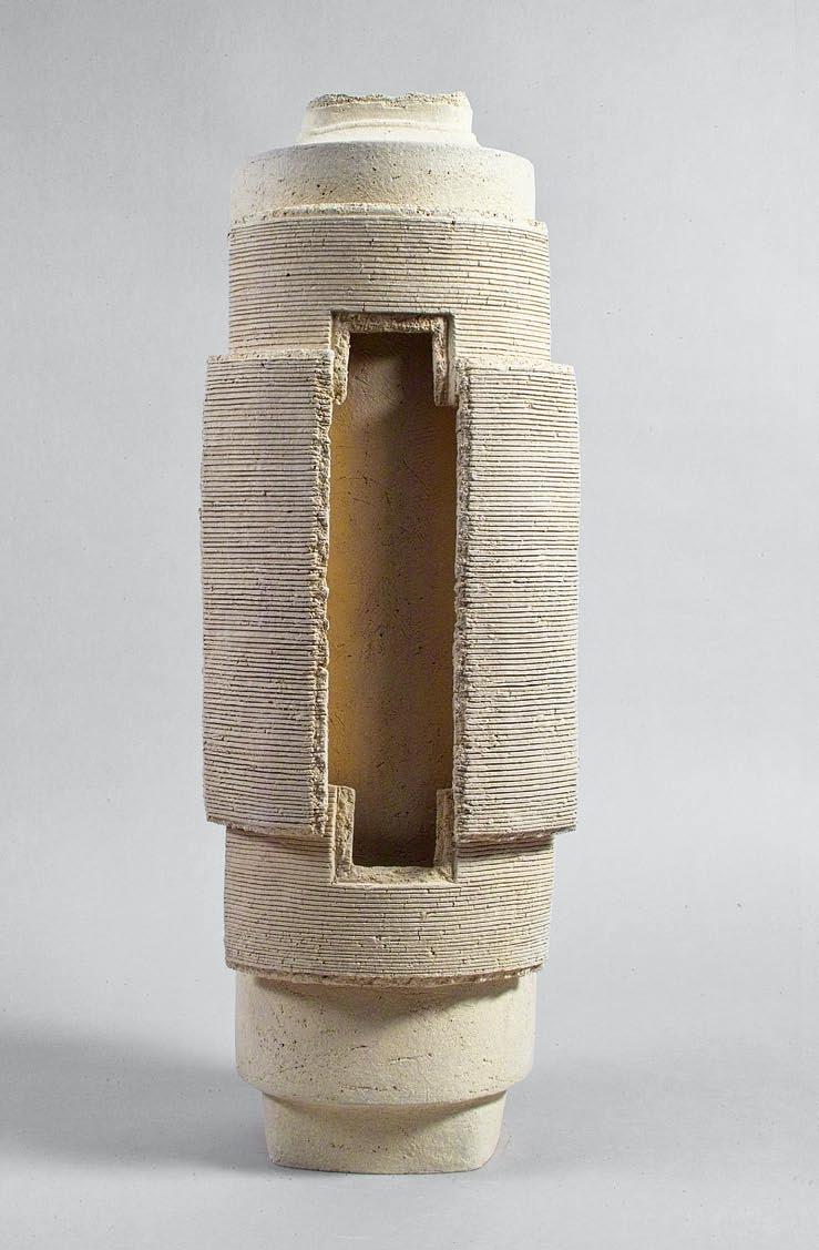 Katedra słoneczna glina szamotowana, wys. 68 x 30 x 26 cm, 2003 Katedra w skupieniu glina szamotowana, angoba, szkliwo autorskie, wys.