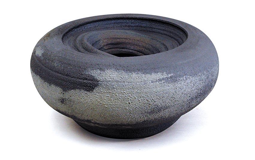 kokony I śr.48 cm h 28 cm II- śr. 35 cm h 60 cm III-śr. 47 cm h 26 cm, 2005 z cyklu oko cyklopa śr.