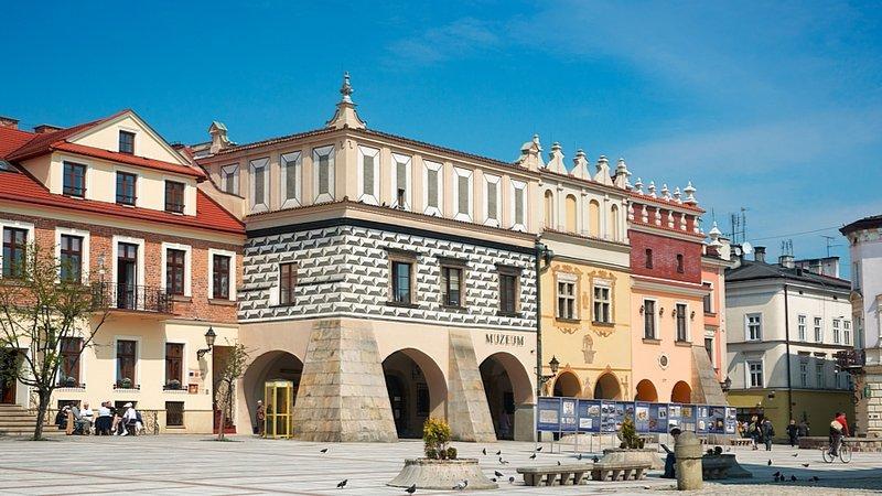Tarnowie. Wzniesiona ok. 1524 r. Bazylika katedralna Narodzenia NMP w Tarnowie najbardziej reprezentacyjny zabytek Tarnowa. Zbudowana w XIV w. w stylu gotyckim.