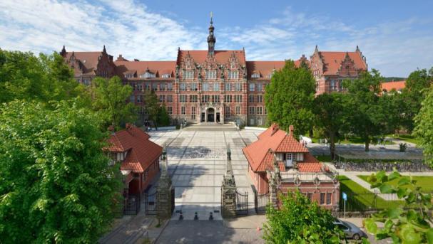 Jedna z najlepszych uczelni w Polsce I 1 miejsce w rankingu MNiSW mierzącym popularność studiów wśród kandydatów I 2 miejsce w Ogólnopolskim Badaniu Wynagrodzeń mierzącym wysokość zarobków