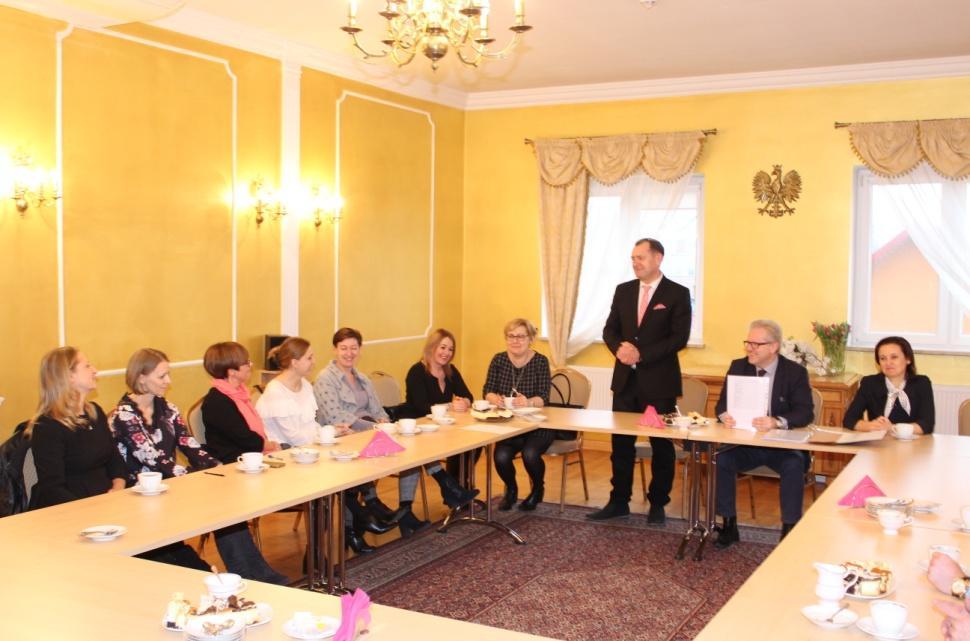 zajęcia specjalistyczne, doradztwo edukacyjno zawodowe, wyjazdy dydaktyczne,