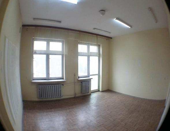 Pomieszczenia wyposażone są w instalacje: elektryczną, wodną, kanalizacyjną (miejską).