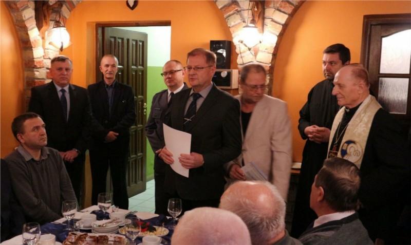 13 Archiwum działalności Koła Terenowego KZEiRSW w Białymstoku Roszkowski odczytał list Dyrektora Okręgowego SW w Białymstoku wraz z życzeniami świątecznymi.