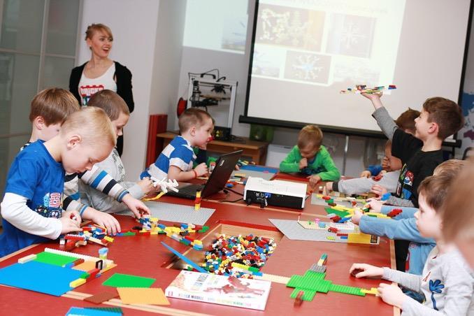 Bricks 4 Kidz [czyli po prostu Klocki Dla Dzieci] to stworzony w USA, obecny w ponad 30 krajach na świecie, teraz sprawdzony w Polsce (ponad 20 lokalizacji), pomysł i metodologia prowadzenia zajęć