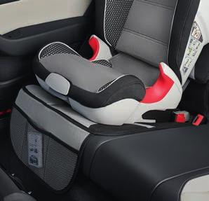 Z kieszeniami na butelkę i dziecięce drobiazgi. Kolorowy motyw Teda Turbo w samochodzie Polo WRC zdobi największą kieszeń. Materiał: 100% poliester. Kolor: granatowo-niebieski.