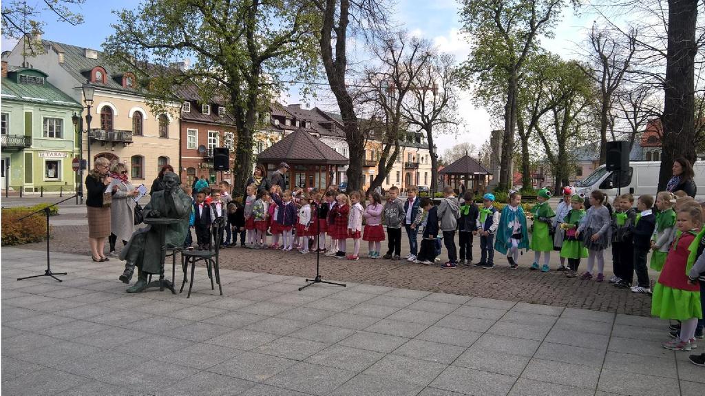 18 kwietnia w krasnostawskim parku odbyło się Wiosenne czytanie pod hasłem: Z ekologią za pan brat.