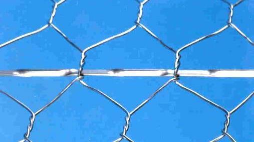 Wprowadzenie Istniejąca sześciokątna siatka stalowa: Mesh Track / Bitufor 30 lat doświadczeń Niedoskonałości: Koszt instalacji; Nakładka asfaltowa grubości > 5cm; Koszt usunięcia (nie frezowalna);