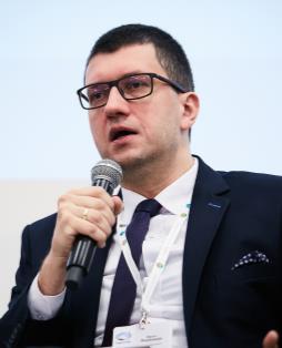 mechanizm konkurencji między źródłami. Paweł Jakubowski Dyrektor Pionu Rozwoju, Operator Gazociągów Przesyłowych GAZ