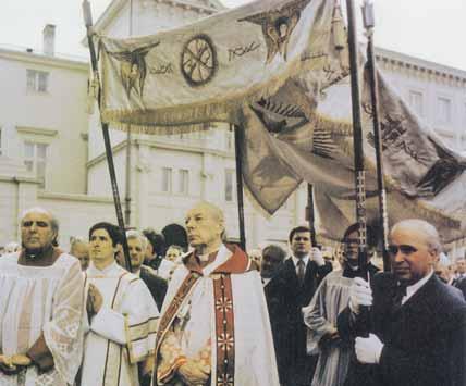 nomenklatury. 23 grudnia 1979 Prymas Polski nazwał barbarzyństwem, dla którego brak słów oburzenia próbę odgrodzenia Jasnej Góry od miasta trasą szybkiego ruchu.