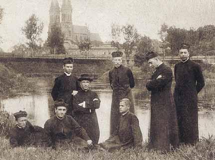 1910 Rodzina Wyszyńskich przeniosła się do Andrzejewa, gdzie dziewięcioletni Stefan stracił matkę, która zmarła wraz z nowonarodzonym dzieckiem Zofią, w miesiąc po porodzie.