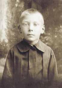 1913 W Andrzejewie został bierzmowany przez ks. Juliana Nowiejskiego z Płocka.