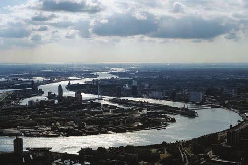 2.4 Metodologia holenderska podejście zintegrowane 2.4.1 PROGRAM strategiczny ROOM for the RIVer ( PrzeSTRzeń dla rzeki ) Skutkiem zagrożenia powodziowego z 1993 i 1995 roku był szczegółowy przegląd holenderskiej polityki bezpieczeństwa wodnego.