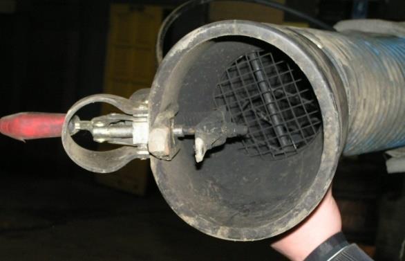 0 mm, głębokość ssawki ok. 100 mm. 170 Mechanizm mocowania ssawki (rura wydechowa pojazdu jest chwytana za pomocą uchwytu zaciskowego) 5.2.