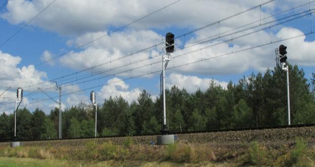 DYDUCH Janusz 1 KORNASZEWSKI Mieczysław 2 Logistyka dystrybucji towarów z wykorzystaniem bezpiecznych technicznych rozwiązań transportu kolejowego WSTĘP Logistyka oznacza proces planowania oraz