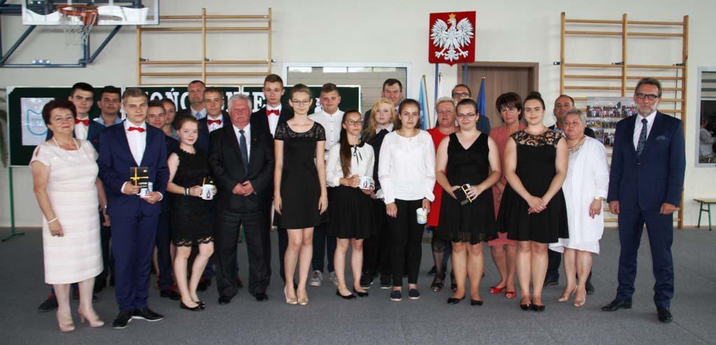 Nowoczesne pracownie w szkołach We wszystkich Szkołach Podstawowych na terenie Gminy Brudzew zostały zainstalowane pracownie tematyczne do zajęć z fizyki, chemii, geografii i biologii.