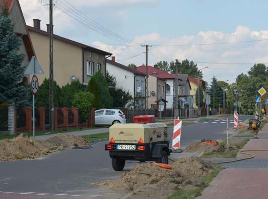INWESTYCJE W GMINIE BRUDZEW 2017 ŚWIATŁOWÓD W sezonie letnim na terenie gminy Brudzew rozpoczęte zostały prace związane z budową sieci światłowodowej. Inwestycja realizowana jest przez firmę RCI Sp.