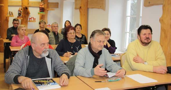Panie przygotowały specjalny zapustowy program. W rytm melodii granych na akordeonie śpiewały, tańczyły, recytowały śmieszne rymowanki i odgrywały różne scenki.