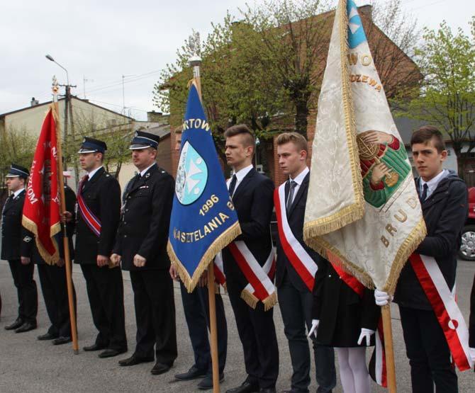 5. Lekcja Śpiewania 3 maja 2017 Na Rynku w Brudzewie znów zabrzmiały najpiękniejsze polskie pieśni patriotyczne. Z okazji święta 3 maja mieszkańcy gminy Brudzew spotkali się na 5.