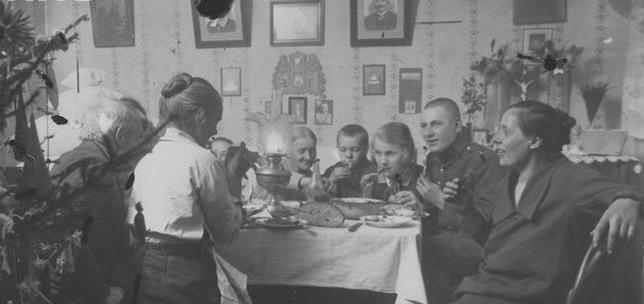 Ale jeśli duszpasterz był nie bardzo lubiany, owies mieszało się z kamyczkami. Zwyczaj ten został zakazany w okolicach powstania listopadowego.
