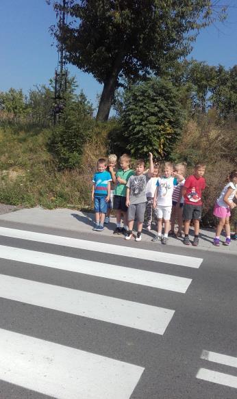 Praca na próbach zaowocowała przedstawieniem część uczniów uczestniczyła w nim jako aktorzy, pozostali oraz nauczyciele i pracownicy szkoły stanowili widownię.