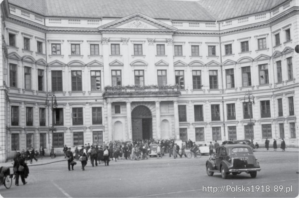 PAŁAC JABŁONOWSKICH Pałac stanowił siedzibę władz miejskich II RP.