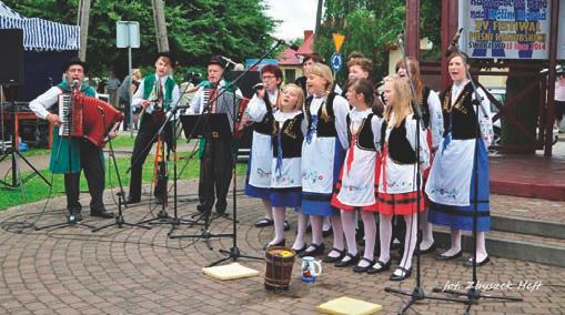 Sesja w nowej sali narad Nasze Stronë z Prusewa i sukcesy na Festiwalu Pieśni o Morzu Jantarowi Bot W dniu 27 maja, po raz pierwszy w nowym budynku Urzędu Gminy Krokowa odbyła się sesja Rady Gminy