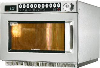 dotykowy elektroniczny panel sterowania 5 poziomów mocy 100%, 70%, 50%, 20%, 10% - dwa skuteczne i wydajne magnetrony gwarantują równomierne podgrzewanie i delikatne rozmrażanie produktów - możliwość