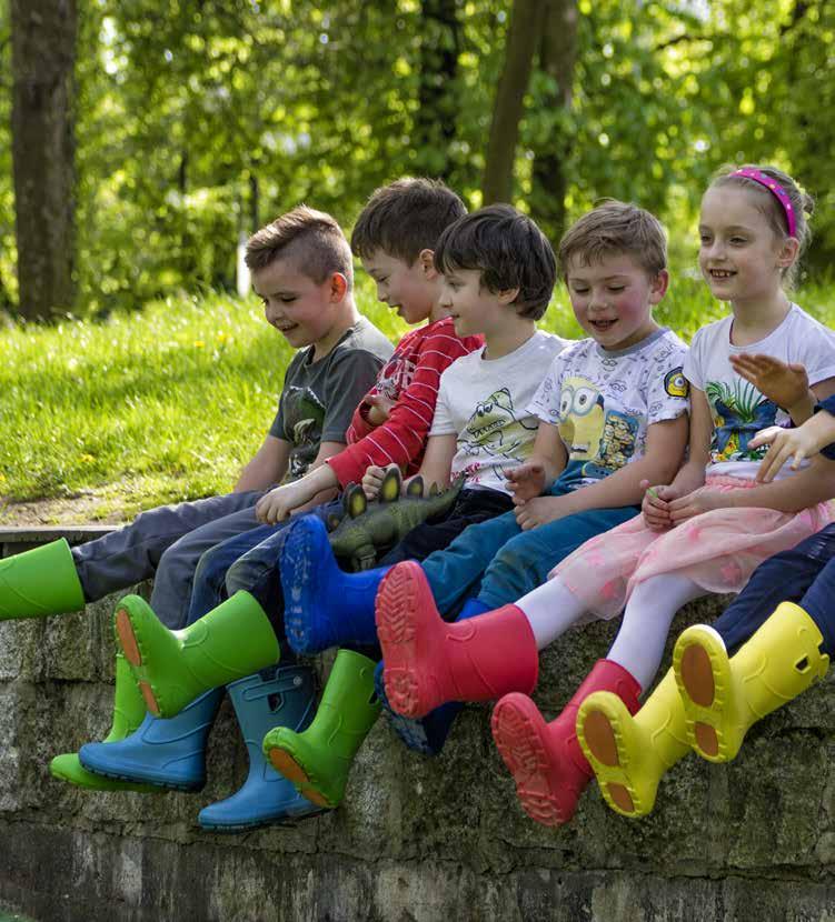 400g specjalnie zaprojektowane dla młodzieży, wzmocniona część buta a pięcie dla większej