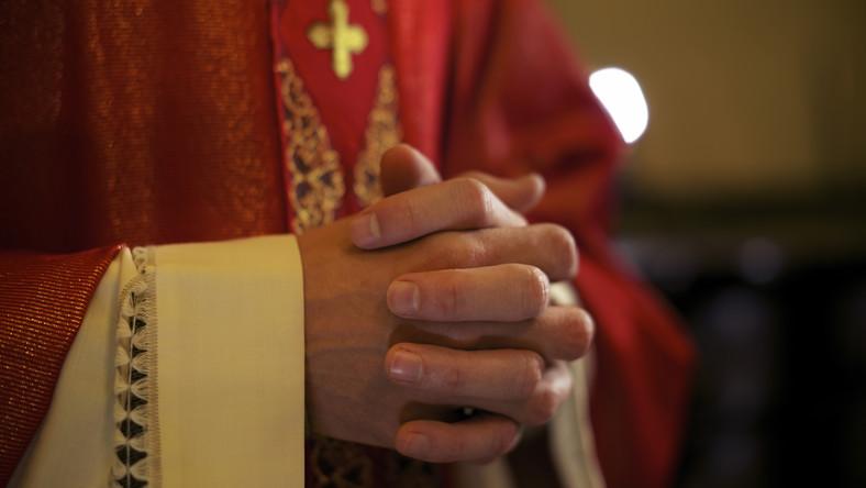 W potocznym rozumieniu zaczęto używać słowa celibat, w szerokim znaczeniu tego słowa, znaczącym w domyśle celibatu jako stanu bezżenności duchownych, jak również celibatu jako wstrzemięźliwości