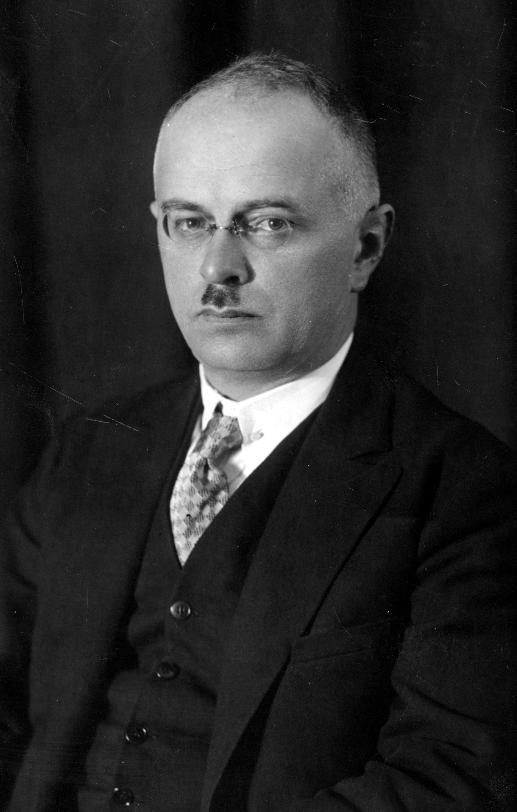 Melchior Władysław Nestorowicz urodził się 12 stycznia 1880 r. w Siedlcach. Studiował na Wydziale Inżynieryjno-Budowlanym Warszawskiego Instytutu Politechnicznego im. Mikołaja II, gdzie w 1904 r.
