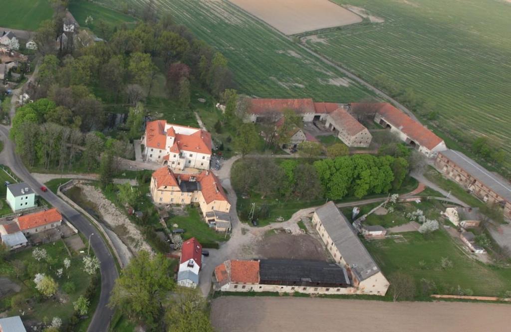 do rejestru zabytków, stanowią istotny element krajobrazu kulturowego. Dla zachowania ich charakteru i walorów konieczne są działania m.in. odtwarzające dawne układy, nasadzenia roślinności.