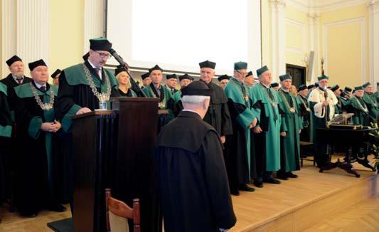 Dziś niejako następuje ukoronowanie osiągnięć naukowych prof.