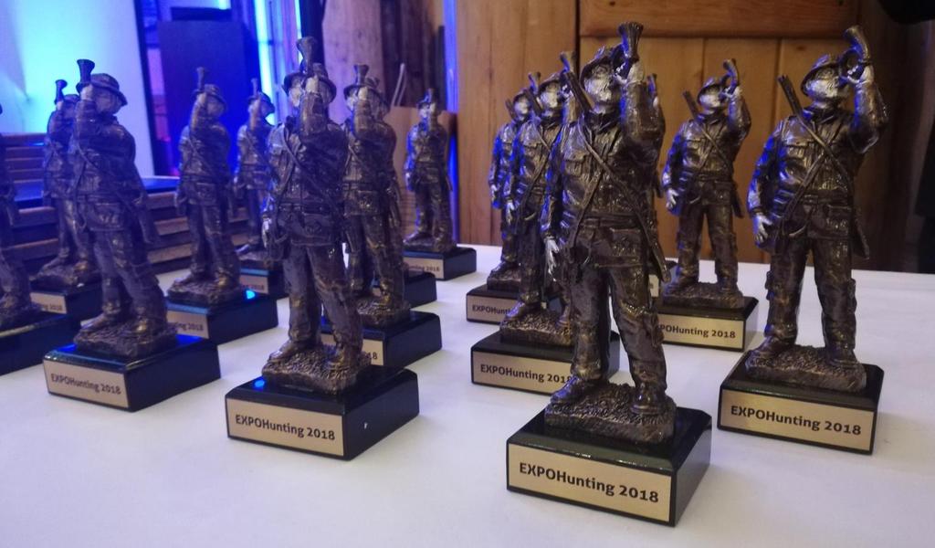 Podczas uroczystego bankietu Organizatorzy przyznali najwyższe wyróżnienie, jakim jest MEDAL TARGÓW EXPOHUNTING firmom F.H. KNIEJA M.