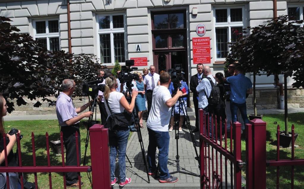Konferencja prasowa zorganizowana przez Starostę Strzyżowskiego w sprawie przywrócenia Sądu Rejonowego w Strzyżowie jako samodzielnej jednostki sądowniczej. Strzyżów, 2 lipca 2015 r.