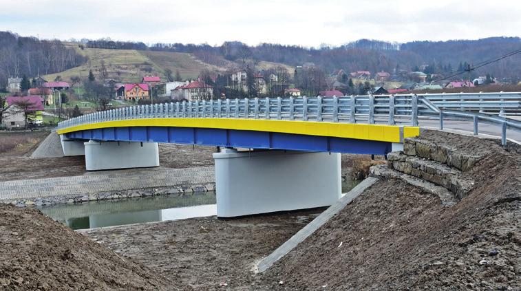 : ponad 3 km nowych nawierzchni dróg powiatowych, chodniki o łącznej długości 1 km, most w ciągu drogi powiatowej nr 1629R Pstrągowa Strzyżów wraz z dojazdami i przebudową skrzyżowania.