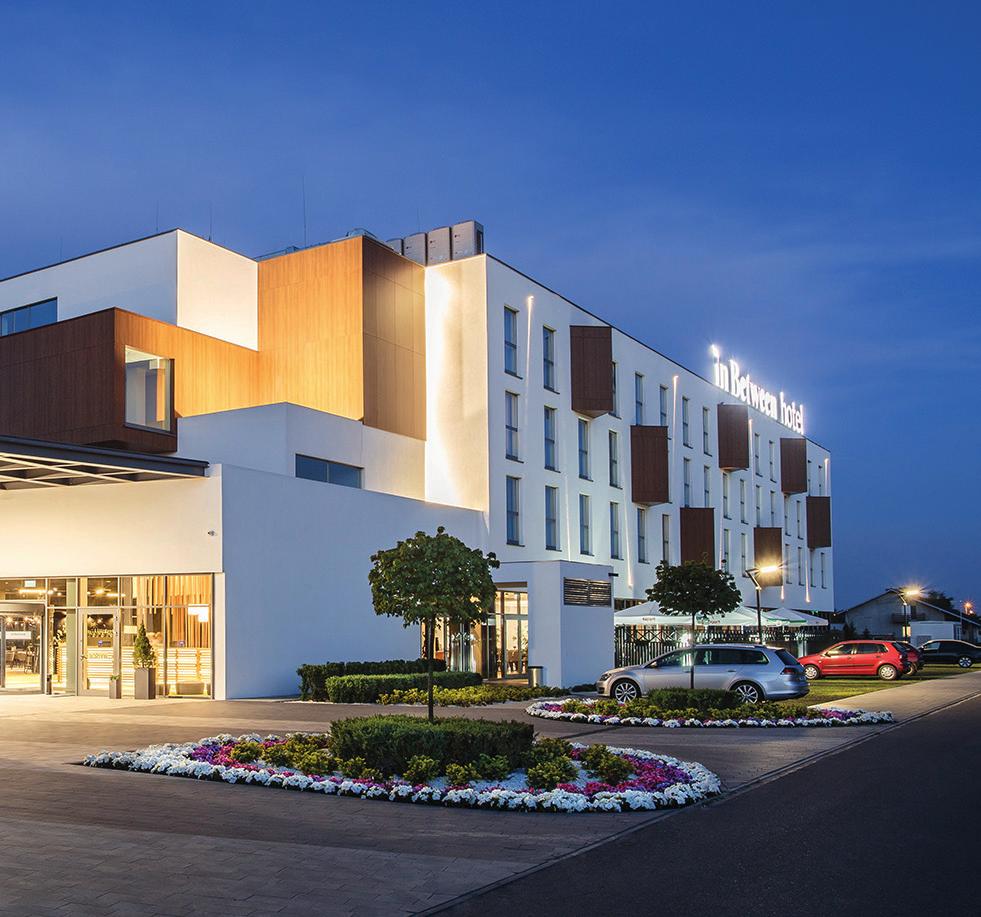89ZŁ ZIMOWE SPOTKANIA W IN BETWEEN HOTEL Proponujemy: NAJWIĘKSZE HOTELOWE MOŻLIWOŚCI KONFERENCYJNE W WOJEWÓDZTWIE LUBELSKIM NOWOCZESNĄ SALĘ BANKIETOWĄ Z MOŻLIWOŚCIĄ CIEKAWYCH ARANŻACJI ŚWIATŁEM