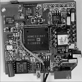 rzeczywistego (RTC) z magistralą I 2 C, diody LED, zwory, przyciski, złącze o wyprowadzeniach zgodnych z podstawką PLCC-68. W projekcie wykorzystano druk 4-warstwowy.