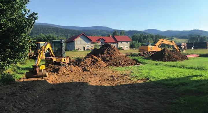 2 BIULETYN INFORMACYJNY URZĘDU GMINY ZAWOJA 2/2018 Budowa kanalizacji sanitarnej w miejscowości Zawoja rozpoczęta W ramach projektu Uporządkowania gospodarki wodnokanalizacyjnej na terenie gminy