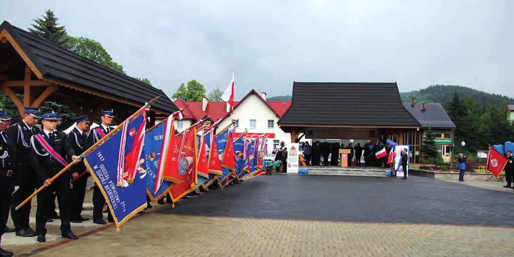 20 BIULETYN INFORMACYJNY URZĘDU GMINY ZAWOJA 2/2018 100 lat OSP Zawoja Centrum To był prawdziwe święto strażaków. 2 czerwca br.