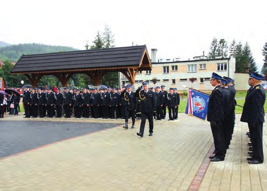 Został im bowiem przekazany samochód ratowniczo-gaśniczy GBA MAN TGM 18.340 4x4. Meldunek o rozpoczęciu uroczystości przyjął mł. bryg.