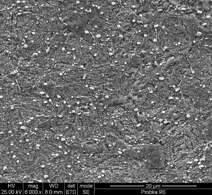5 and 6. b) obszar w okolicy środka próbki b) area near center of sample c) obszar przy krawędzi wewnętrznej c) area near interior edge Rys. 3.