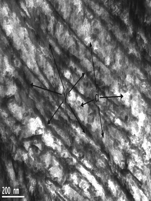 Rys. 39. Mikrostruktura cienkich foli ze stali 65S2WA po obróbce hartowania izotermicznego z przystankiem w temp. 325 0 C w czasie 6 godzin przy pow. x150000 - mikroskop transmisyjny (fot. B.