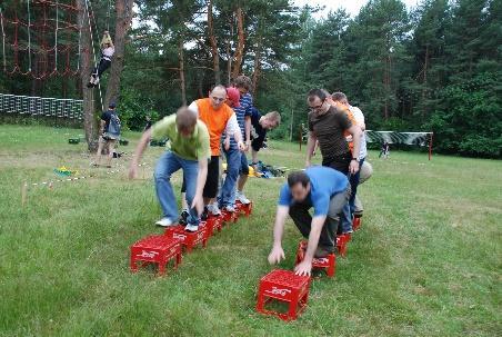 na wyścigu dwóch specjalnie przygotowanych cyrkli Rura - zadanie zespołowe