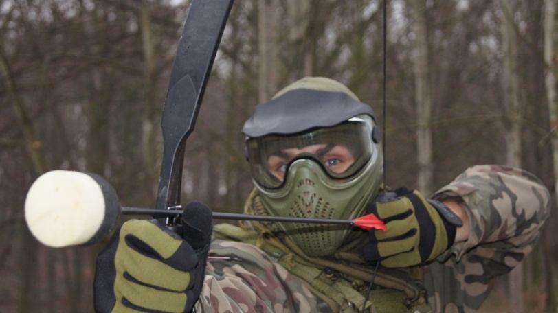 na trafieniu wszystkich przeciwników strzałą, przejęciu flagi wrogów, zestrzeleniu celów umieszczonych na połowie przeciwnika itp.