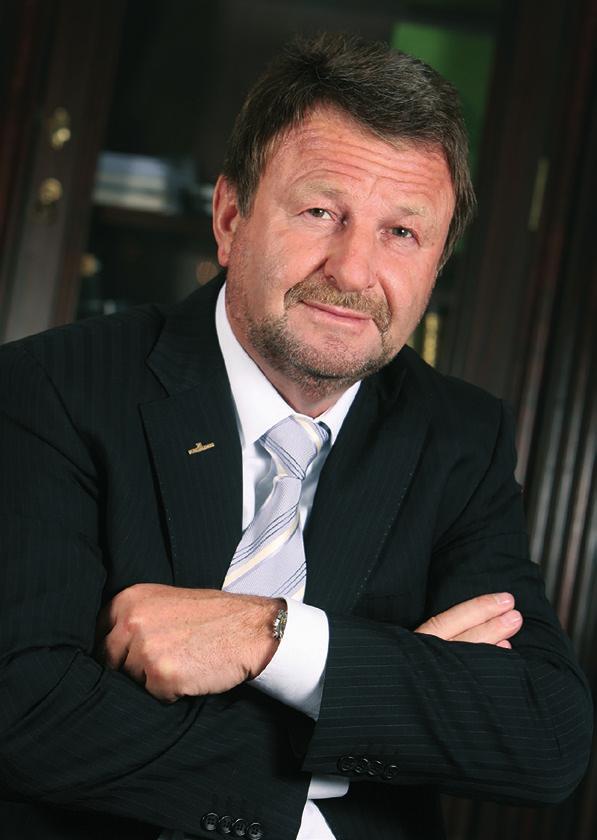 Z przyjemnością witam Państwa w Restauracji First Floor, wyjątkowym miejscu na kulinarnej mapie Warszawy.