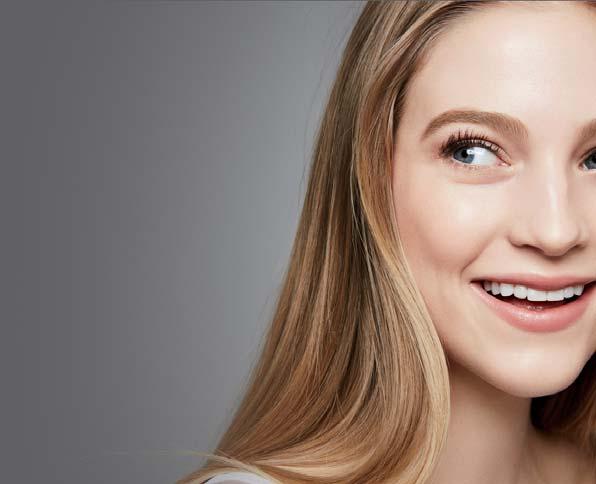 Makijaż modelki: Krem CC SPF 15, Mineralny Puder Prasowany, Tusz do Rzęs Lash Love