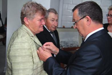 00 dotacja dla Powiatu Zambrowskiego), budowę dróg, mostów i chodników w miejscowościach - Wola Zambrowska (2 zadania drogi), Stary Laskowiec, Łady-Borowe (2 zadania droga i most), dróg w Starym